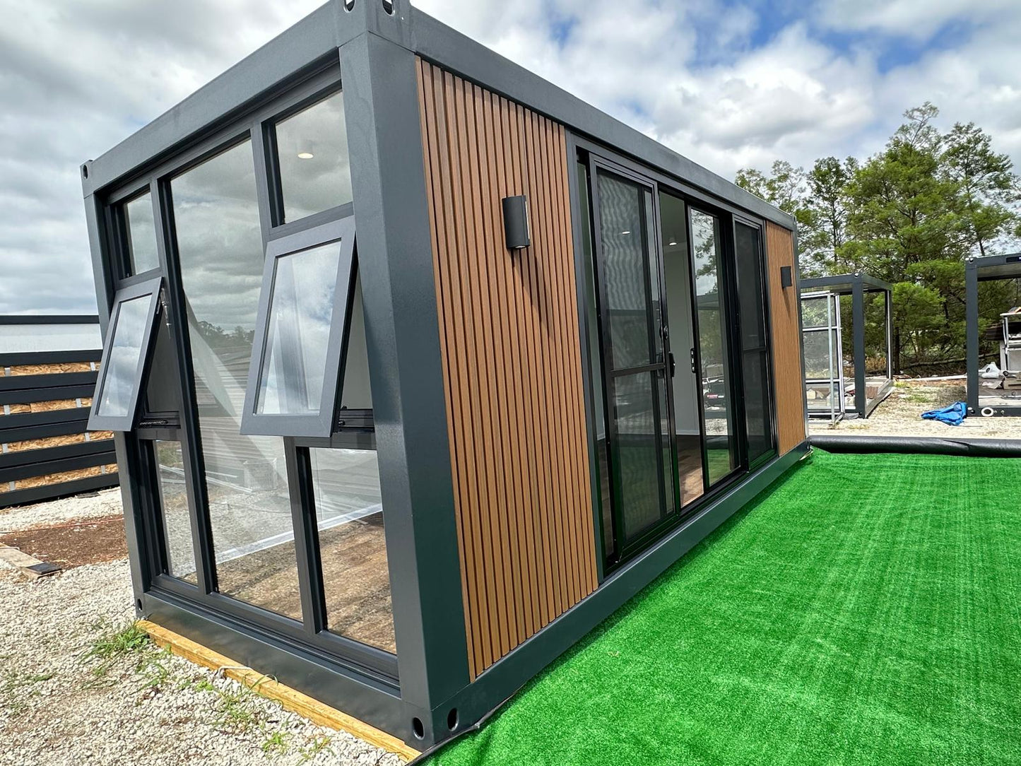 Work Hub – Lecan Portable 20FT