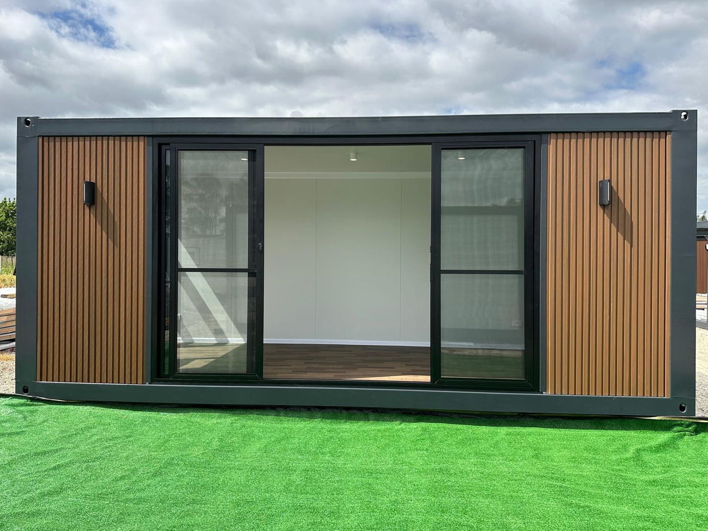 Work Hub – Lecan Portable 20FT