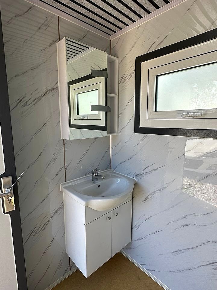 Shower Suite - Lecan Portable Restrooms